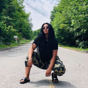 Meet your Posher, Sandra milena